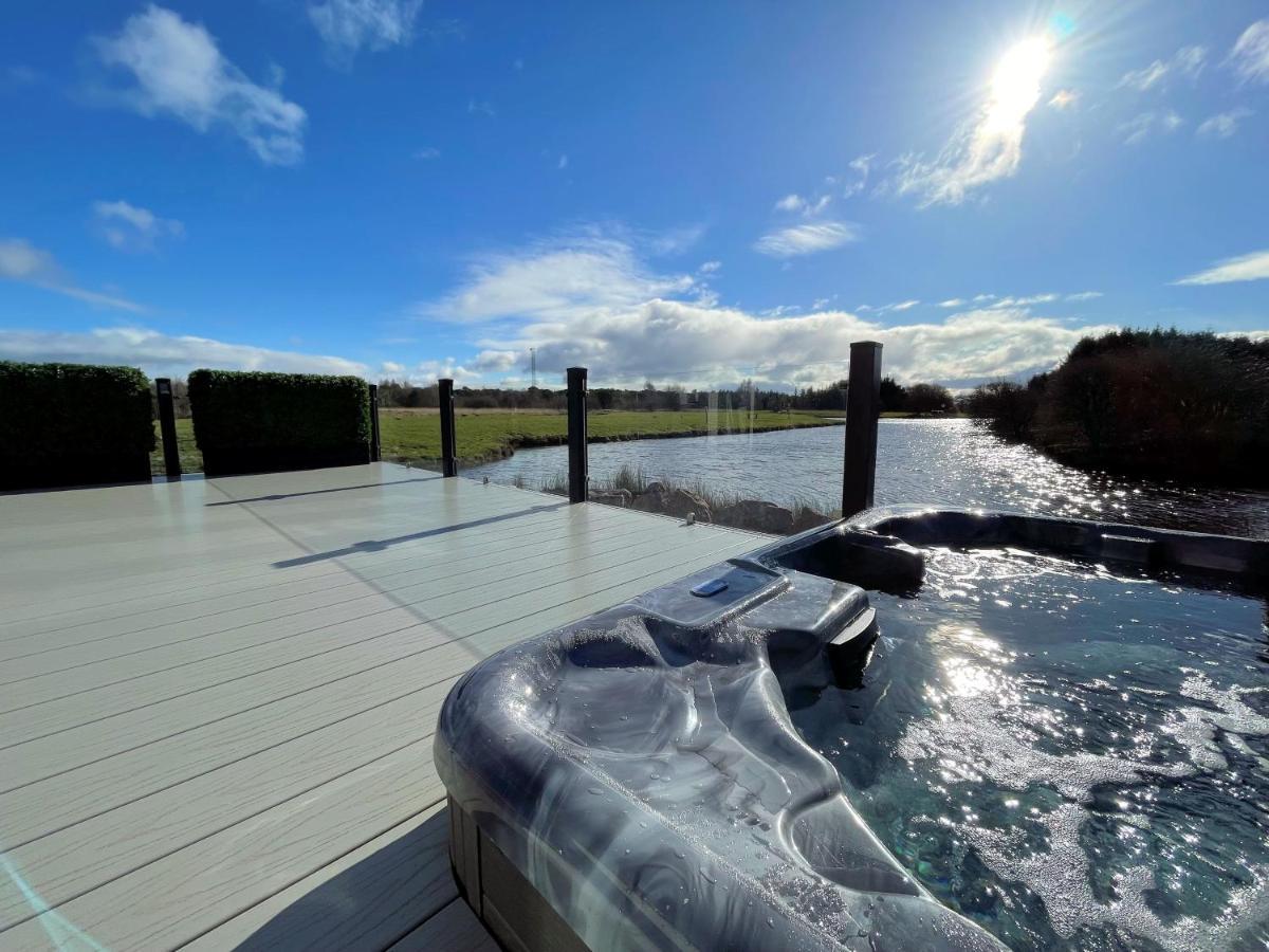 Luxury Lakeside Lodge With Htub Beautiful Views Annan Zewnętrze zdjęcie