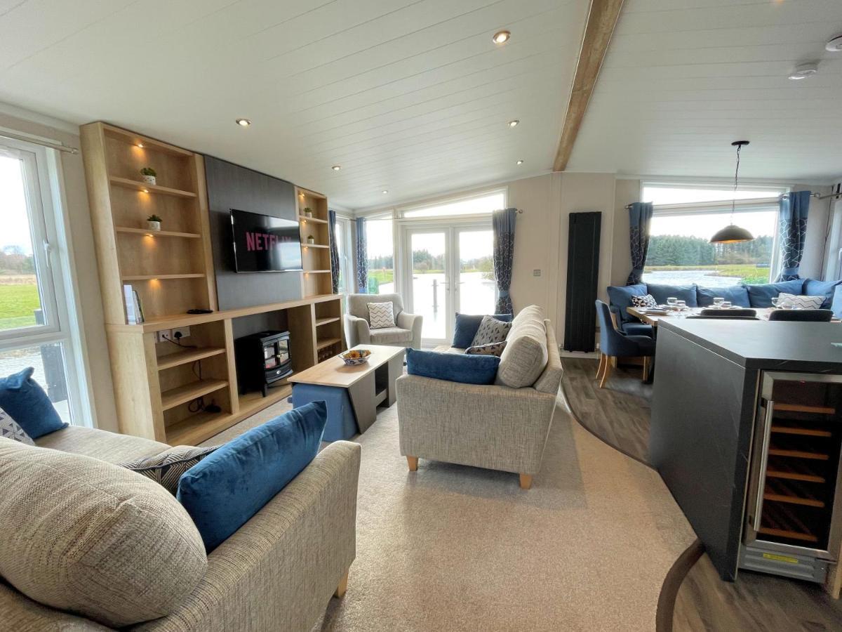 Luxury Lakeside Lodge With Htub Beautiful Views Annan Zewnętrze zdjęcie