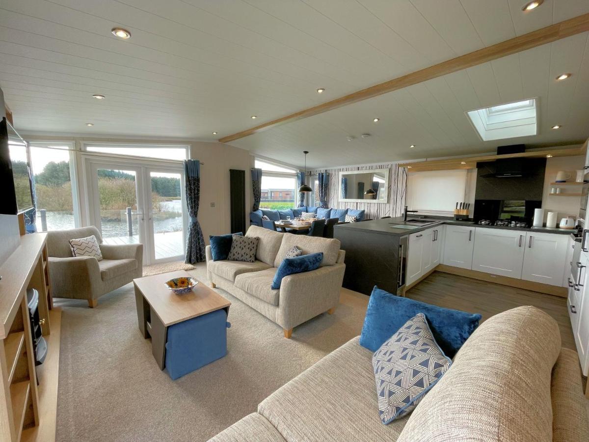Luxury Lakeside Lodge With Htub Beautiful Views Annan Zewnętrze zdjęcie