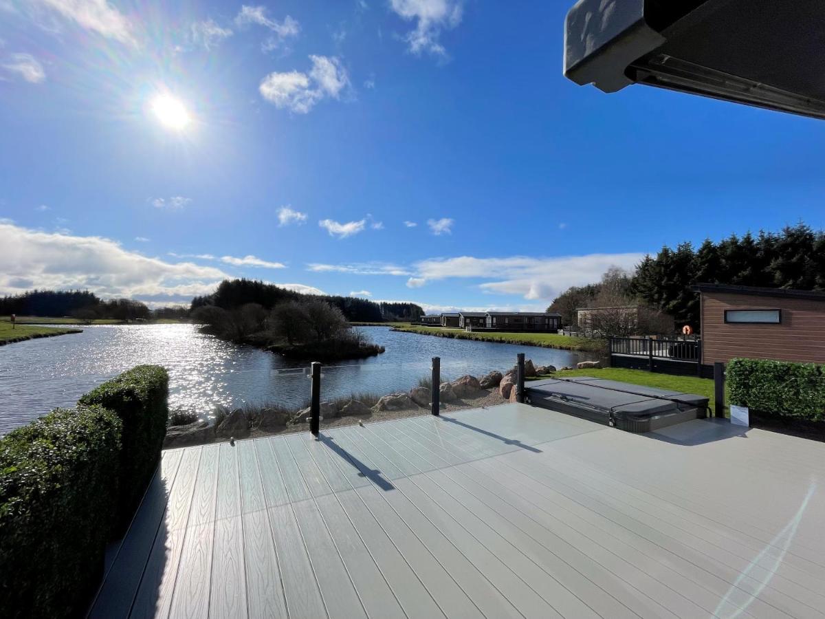 Luxury Lakeside Lodge With Htub Beautiful Views Annan Zewnętrze zdjęcie