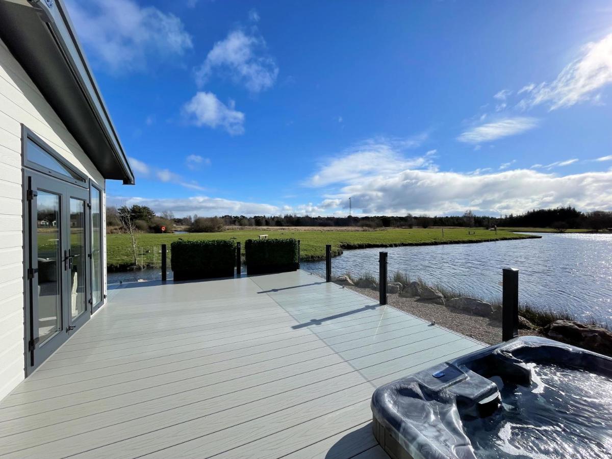 Luxury Lakeside Lodge With Htub Beautiful Views Annan Zewnętrze zdjęcie