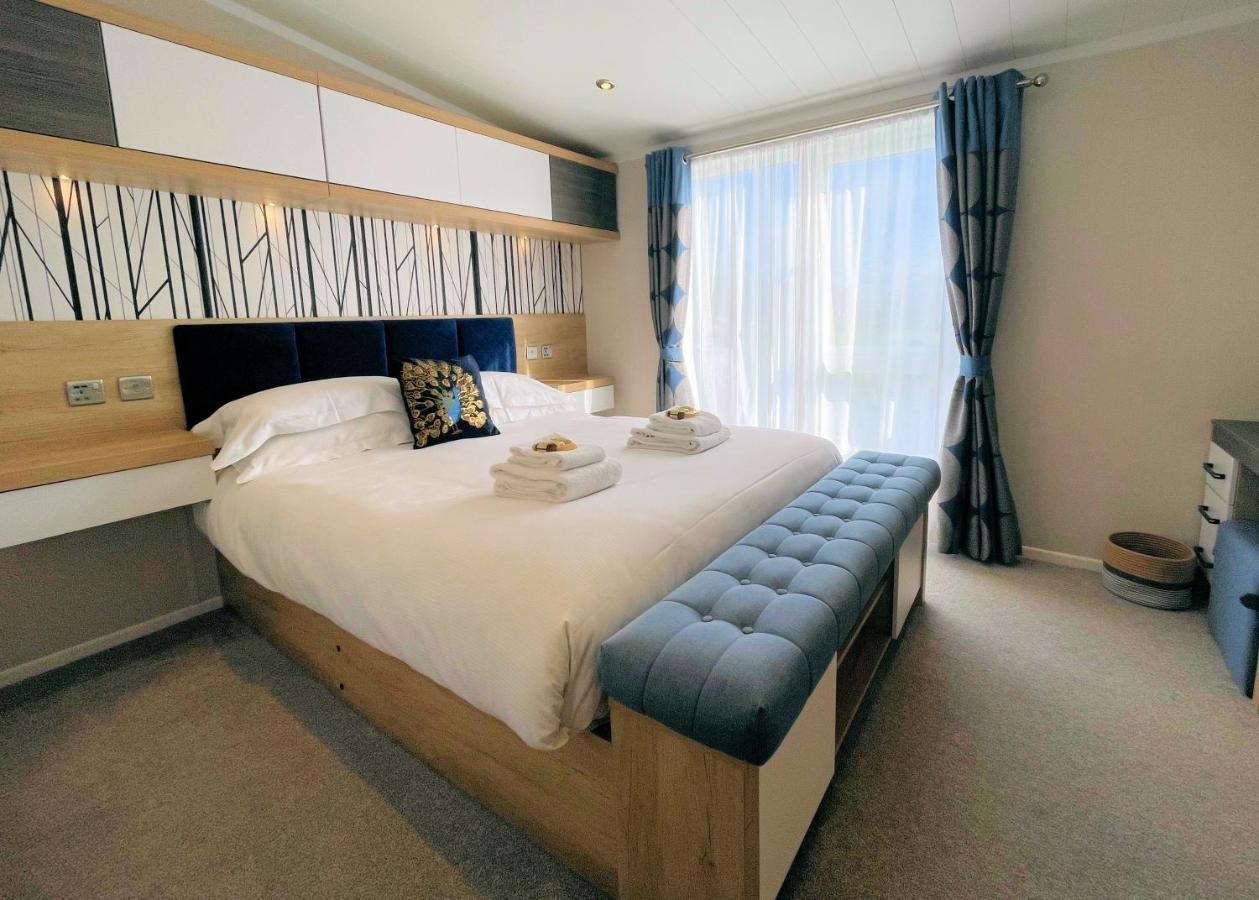 Luxury Lakeside Lodge With Htub Beautiful Views Annan Zewnętrze zdjęcie