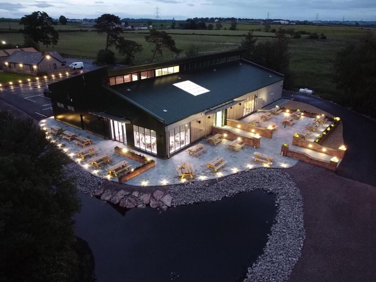 Luxury Lakeside Lodge With Htub Beautiful Views Annan Zewnętrze zdjęcie