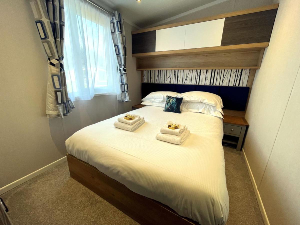 Luxury Lakeside Lodge With Htub Beautiful Views Annan Zewnętrze zdjęcie