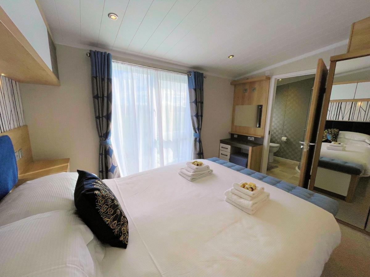 Luxury Lakeside Lodge With Htub Beautiful Views Annan Zewnętrze zdjęcie
